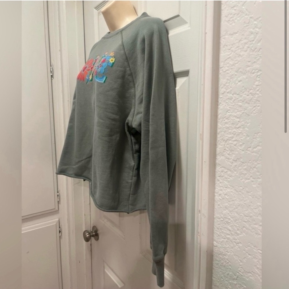 Natural Life Love Floral Print Sage Green Raglan Cropped Sweatshirt - Med - EUC - Picture 3 of 7